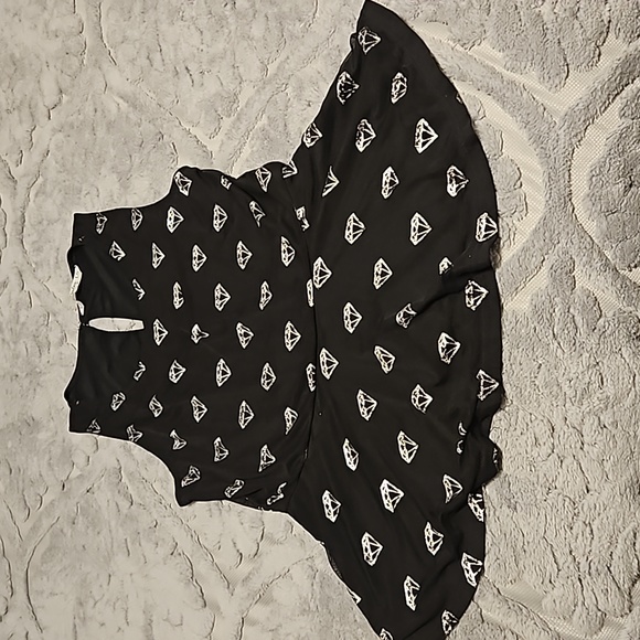 💖 $ 5 add to bundle Sleeveless Diamond peplum blouse💖 - Picture 1 of 5